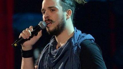 Voli cambia look e supera il knockout fans entusiasti