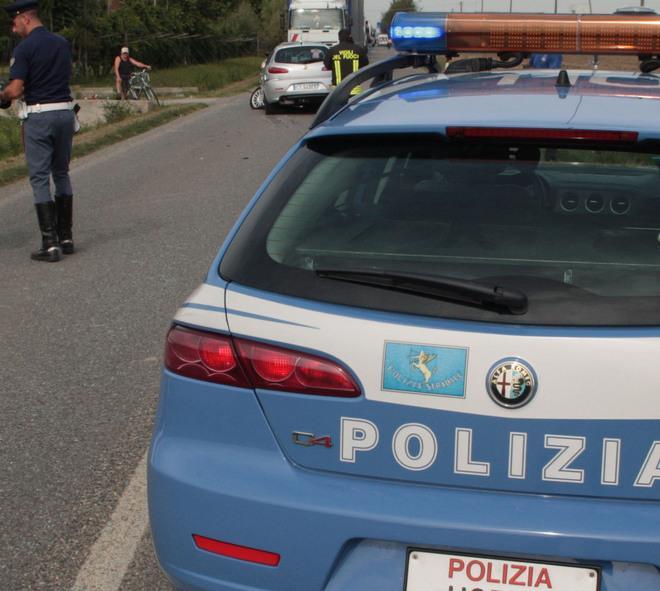 Motociclista contro un’auto, è grave 