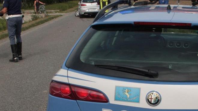 Motociclista contro un’auto, è grave