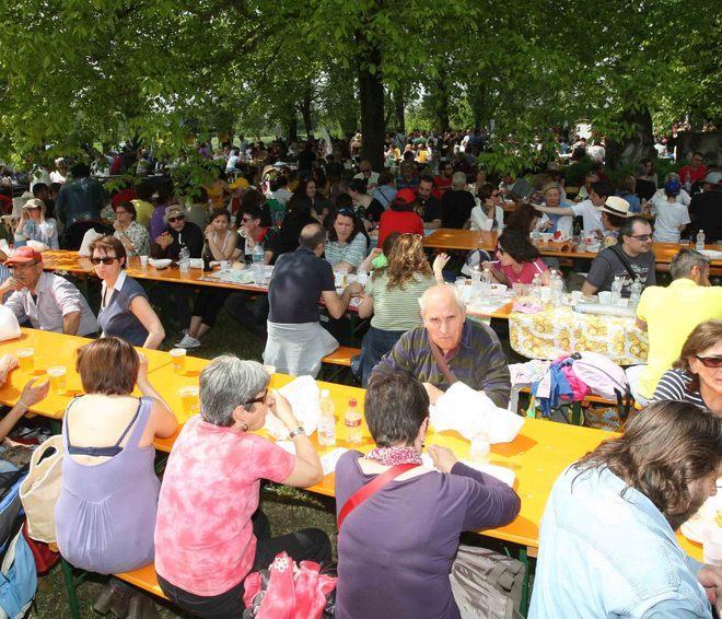 Migliaia di persone nell’aia di Casa Cervi per non dimenticare 