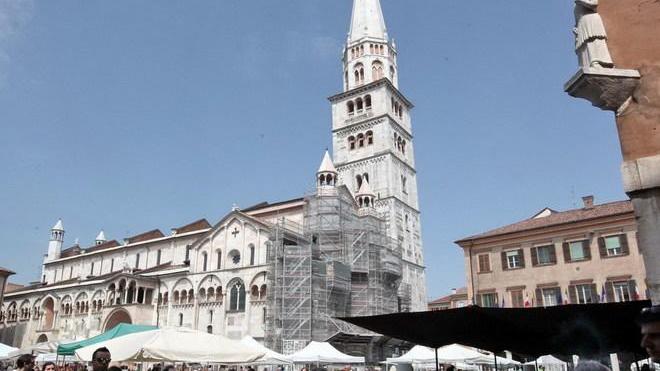 L'antico in piazza Grande, grande successo e una richiesta: «Più spazio agli antiquari»