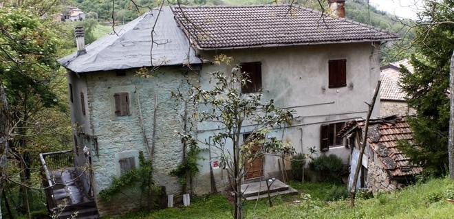 Polinago: colpito da malore mentre cerca funghi, muore 84enne 