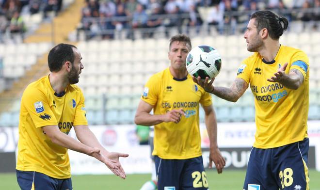 Risultati contrari, ma i playoff restano a 2 punti