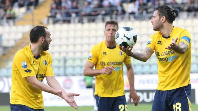 Risultati contrari, ma i playoff restano a 2 punti