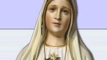 Fedeli a raccolta per la Madonna di Fatima