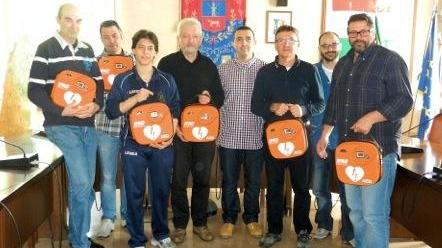 Defibrillatori “salvavita” donati a otto società sportive