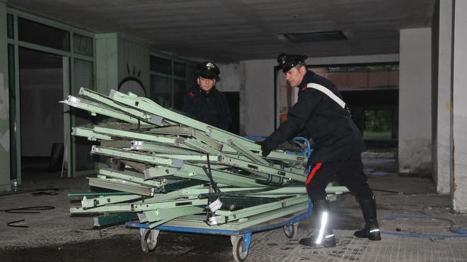 Razzia al Palazzo degli specchi, tre arresti