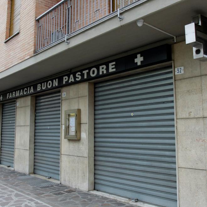 Si studiano i video per scoprire il rapinatore della Farmacia Buon Pastore di via Conco