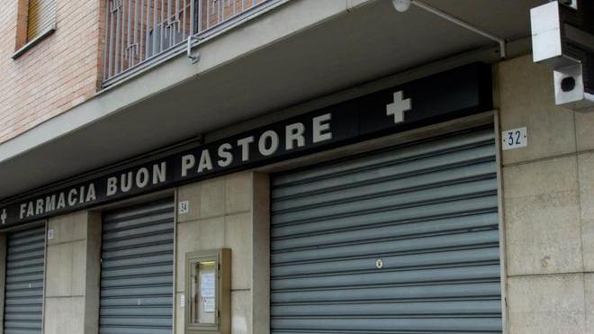 Si studiano i video per scoprire il rapinatore della Farmacia Buon Pastore di via Conco