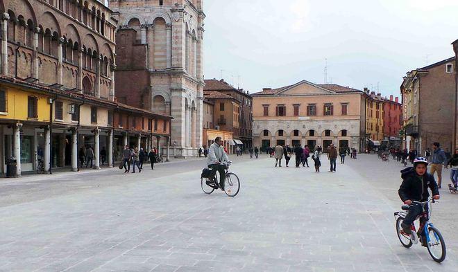 Piazza Trento Trieste, vi piace? Votate 