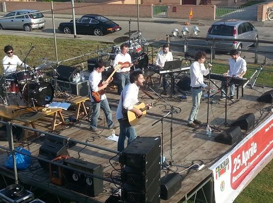 Applausi e grandi emozioni per la musica dei “Senza pretese” 