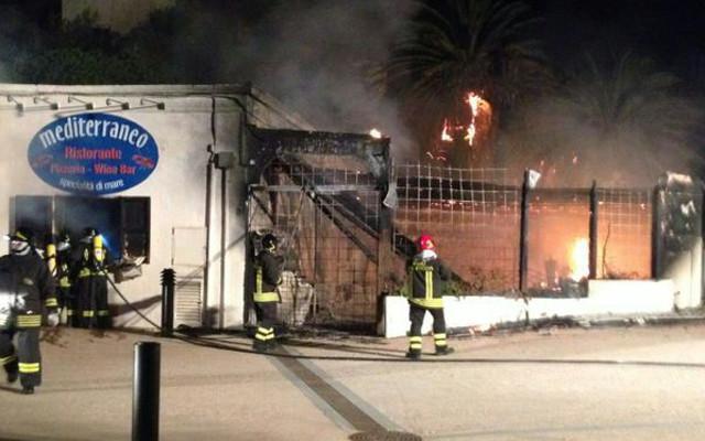Argentiera, devastato da un incendio il ristorante “Mediterraneo” 