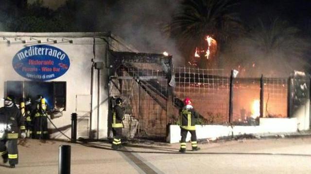 Argentiera, devastato da un incendio il ristorante “Mediterraneo” 