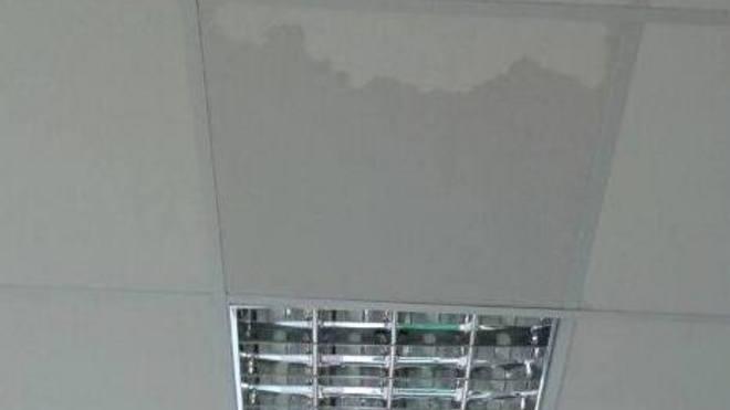 Piove dal soffitto, classe trasferita