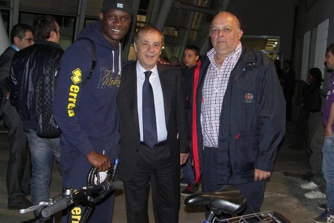 Un tifoso regala una bici a Babacar 