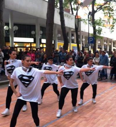 I fiori lasciano spazio all’arte e al divertimento 