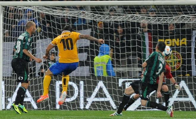 La Lega toglie e poi ridà il gol a Tevez