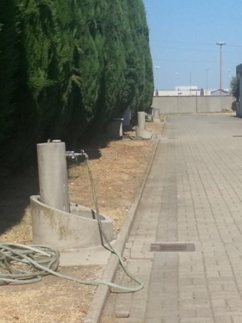 Cimitero, eliminate fontane e tubi 