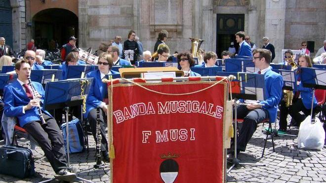 Banda e coro in piazza Cattedrale 