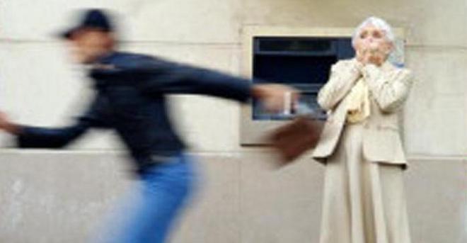 Picchiata sul bus per prenderle il posto a sedere 