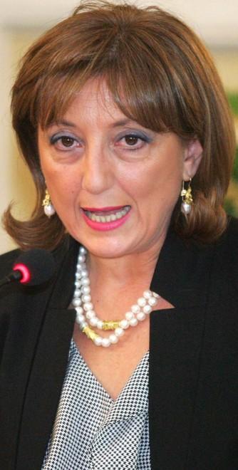 Minaccia di darsi fuoco in municipio 