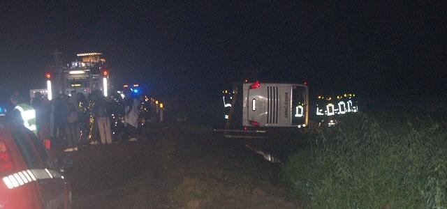 Si ribalta un pullman a due piani in autostrada Un morto e 74 feriti a Ferrara Sud 