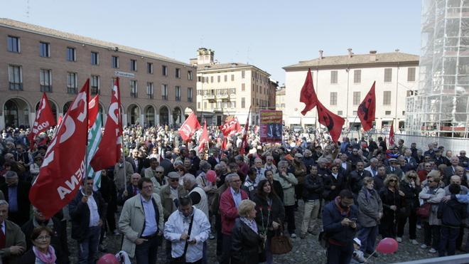 Primo maggio in piazza Grande con centinaia di persone