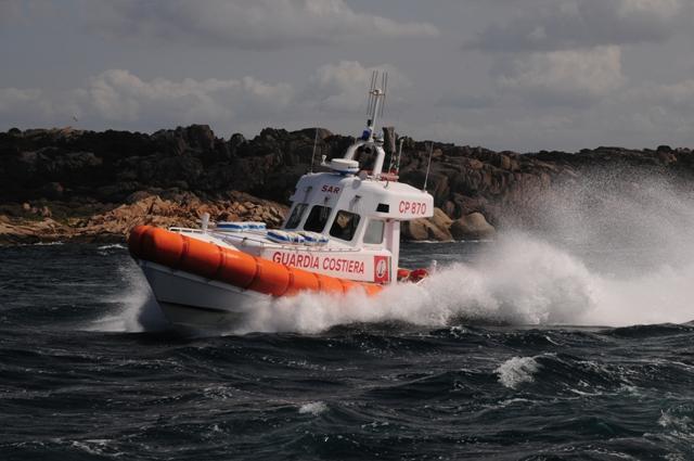 Si incaglia il catamarano, turisti francesi soccorsi alla Maddalena 