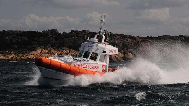 Si incaglia il catamarano, turisti francesi soccorsi alla Maddalena