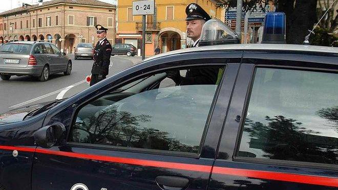 Entra di notte nel market per rubare: arrestato