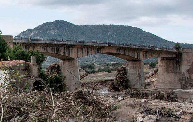 Il «ponte fai da te» dev’essere demolito 