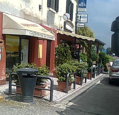 Nonantola, ladri razziano il bar La Grande