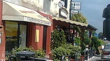 Nonantola, ladri razziano il bar La Grande