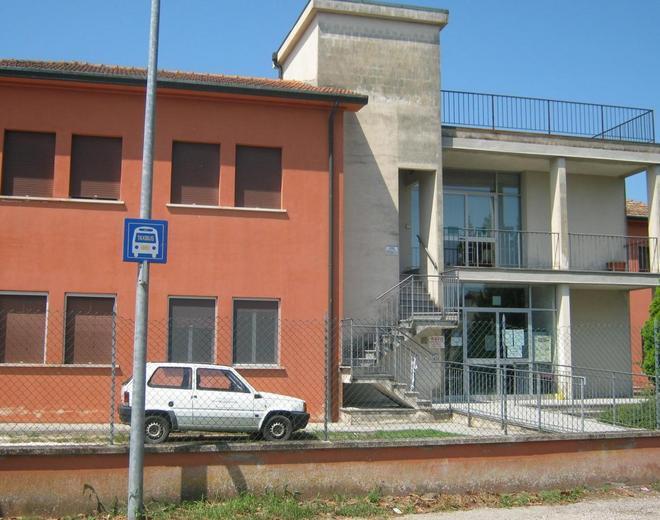 Ladri assaltano distributori di bevande 