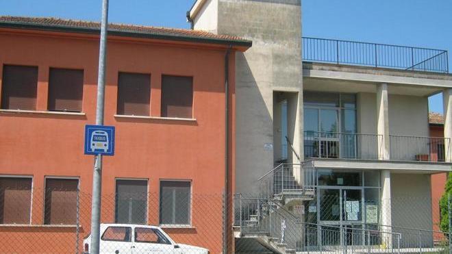 Ladri assaltano distributori di bevande