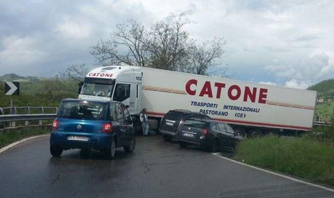 Incidente con un tir, Ponte Rosso bloccato