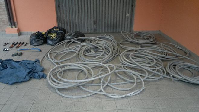 Sega i cavi della corrente per rubare il rame: arrestato un 40enne 