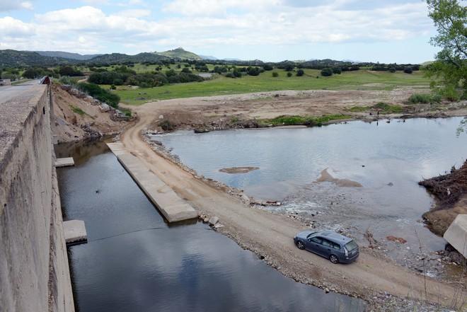 Appello del sindaco di Dorgali : “Non passate sotto il ponte crollato, può essere pericoloso” 