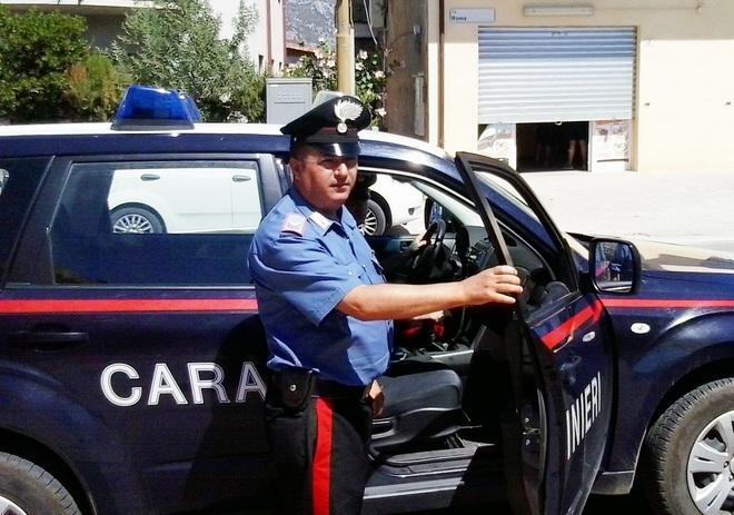 Ruba l’energia elettrica al vicino di casa, arrestato 