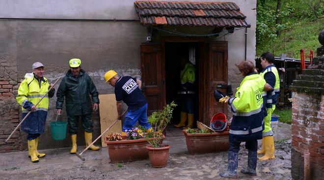 Rio d’Orzo, il fiume straripa: danneggiati casa e strada - FOTO