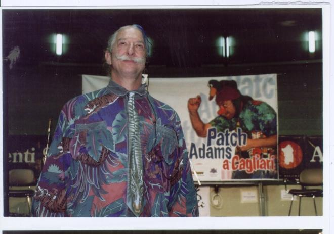 Patch Adams a Sassari: il “dottor Sorriso” festeggia con la Dinamo i volontari degli ospedali 