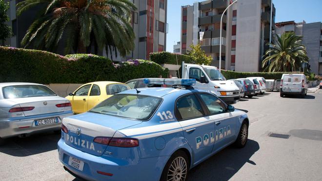 Rapina una parafarmacia armato con un fucile giocattolo