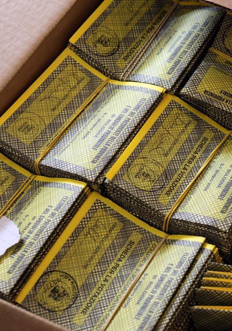 Quattro assunti e non sei per l’ufficio elettorale 