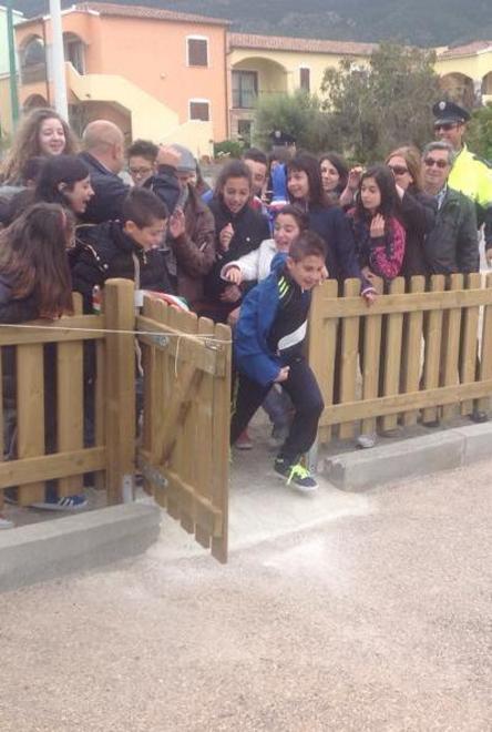 La gioia dei bambini: inaugurato il parco giochi