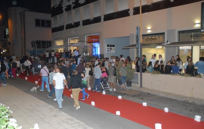 Il tappeto rosso in via De Filippi 