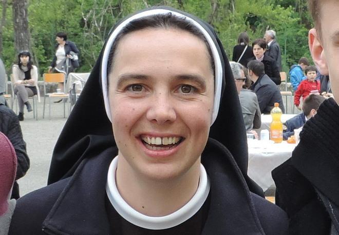 Mille fedeli per le suore Chiara e Silvia 