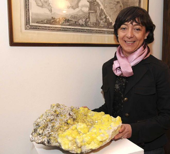 In giro in centro con gli studenti e le guide per scoprire i segreti di pietre e minerali 