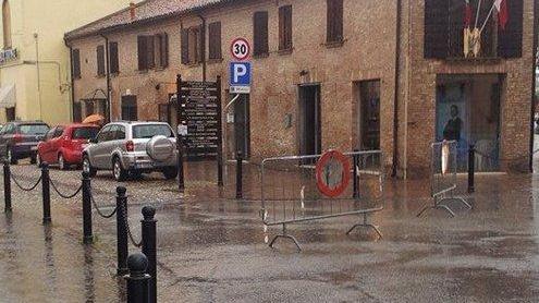 Strade ko, allagato il parcheggio Coop