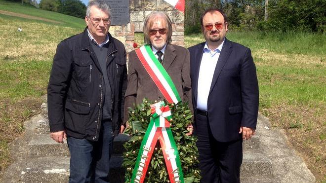 Il tour dei tre candidati sui cippi