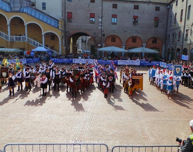 Palio al via, iniziati in piazza Municipale i giochi delle bandiere degli under 15 I VIDEO: benedizione dei Palii Under 15 - 1 Under 15 - 2 Under 15 - 3